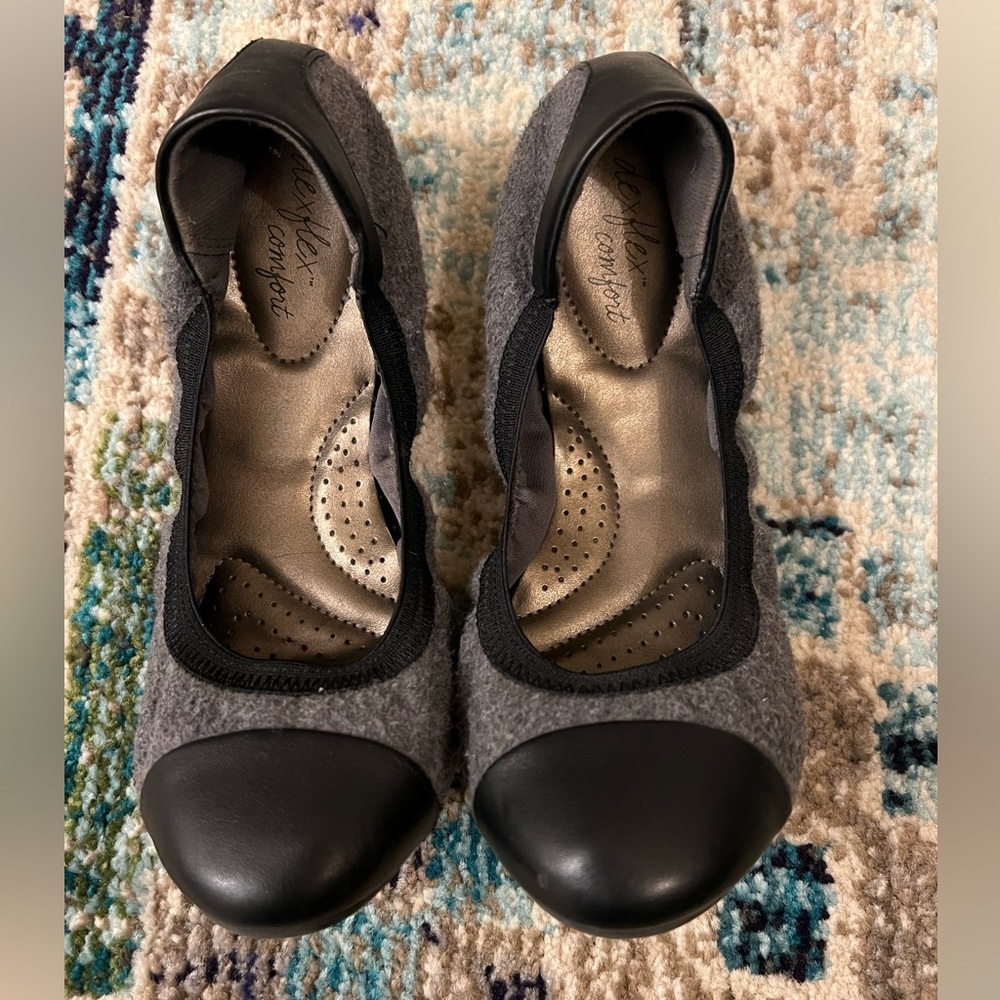 Payless Deflex comfort black, and gray flats